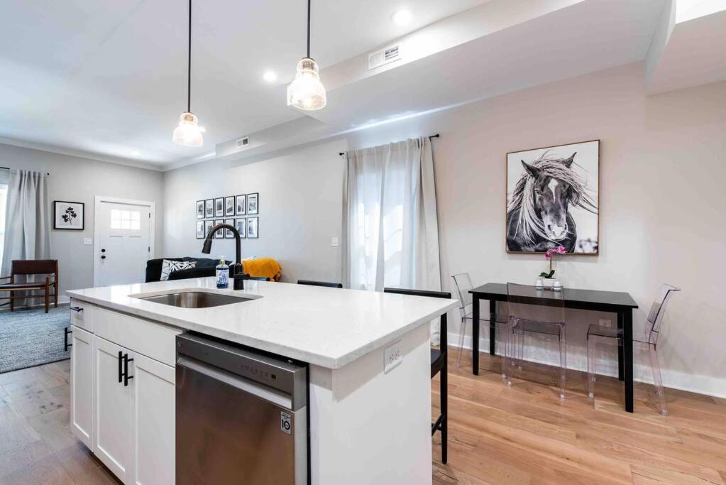Newly Renovated 3 Bedroom Shelby Park Home **Free Parking** Louisville Exteriér fotografie